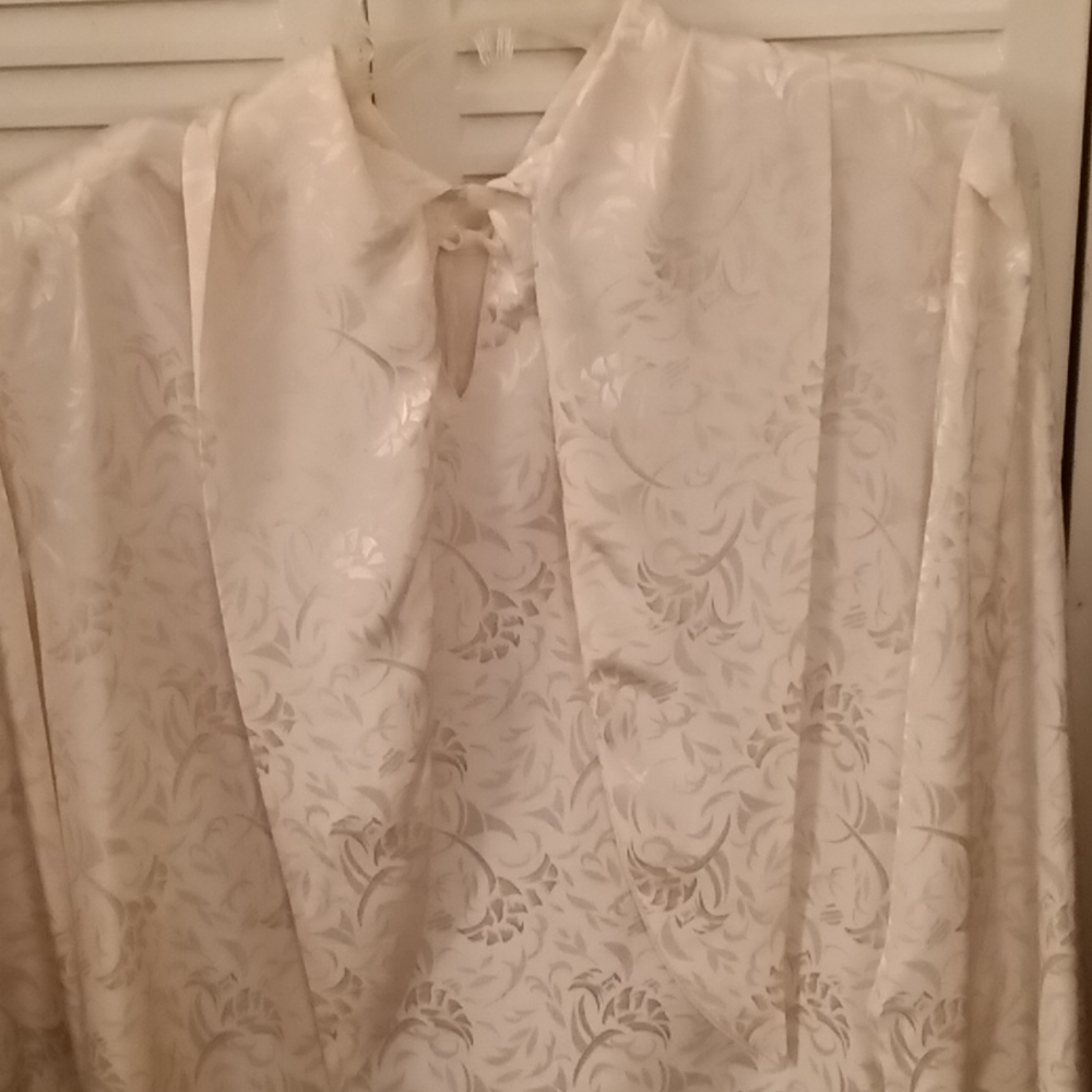 Woman's top. Cream color silky blouse,vintage,ivory color, size 14, ladies.